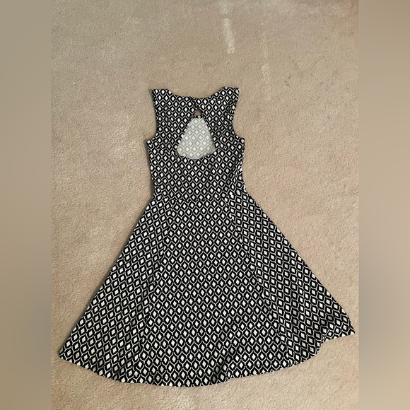 H&M black and white patterned A-line dress,xs - Picture 2 of 5